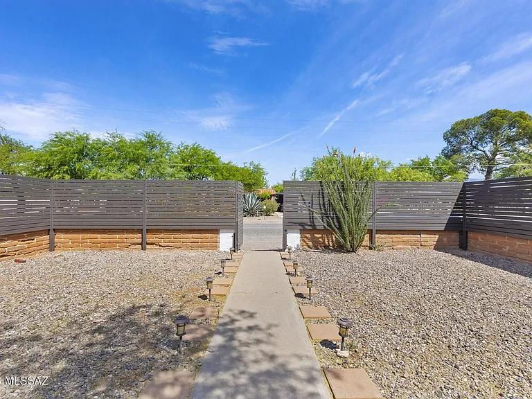 2508 E Seneca St #3 — Photo 5