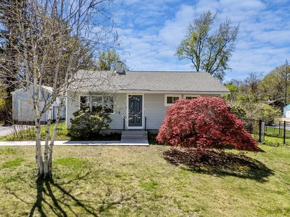 15 Crestmont St, Springfield, MA 01108
