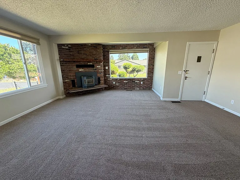 1018 Cypress Ln — Photo 5