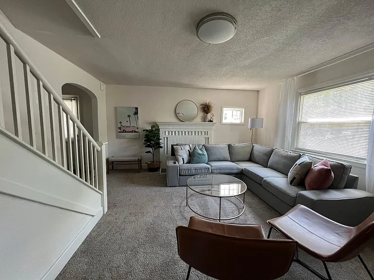 316 Ashlawn Dr — Photo 2