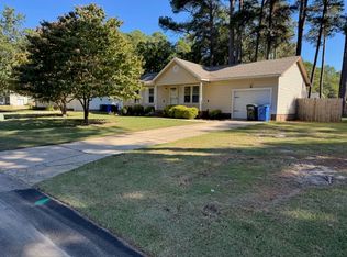 925 Winterberry Dr, Fayetteville, NC 28314