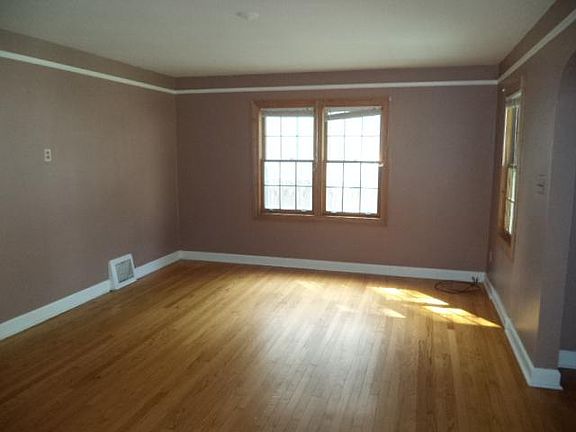 3rd image of 173 Argyle Ave