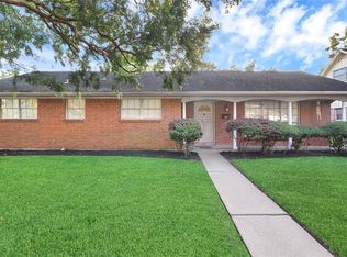 2916 Blueberry Ln, Pasadena, TX 77502