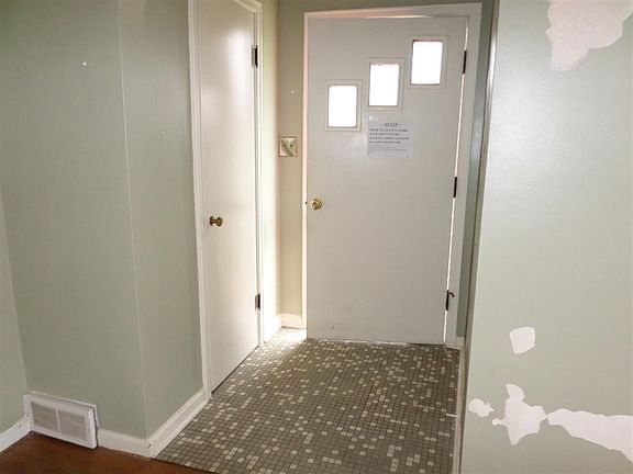 4th image of 441 Arcade Ave