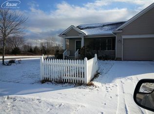 96 Beacon Point Pkwy S, Flushing, MI 48433