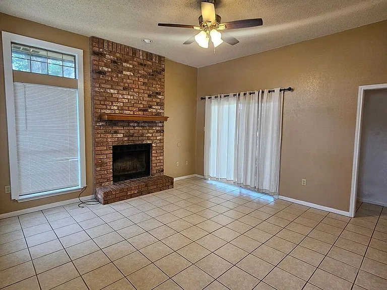 625 Atkinson Ave — Photo 3