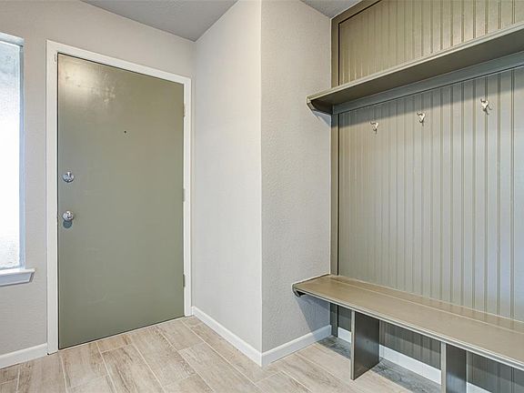 4th image of 77 Regents Park Dr