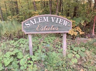 48 Oak Ln, Waymart, PA 18472