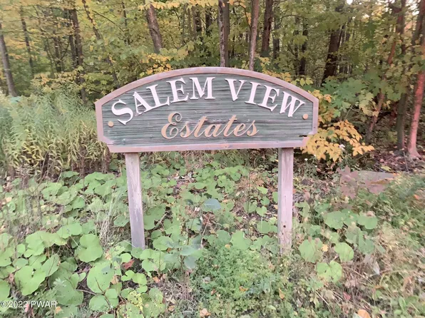 48 Oak Ln, Waymart, PA 18472