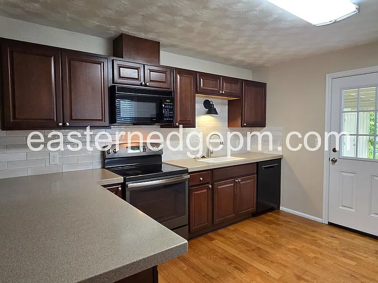 330-338 NW 7th St — Photo 6