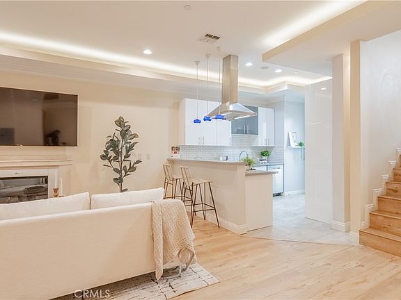 5th image of 216 N Buena Vista St Unit 113