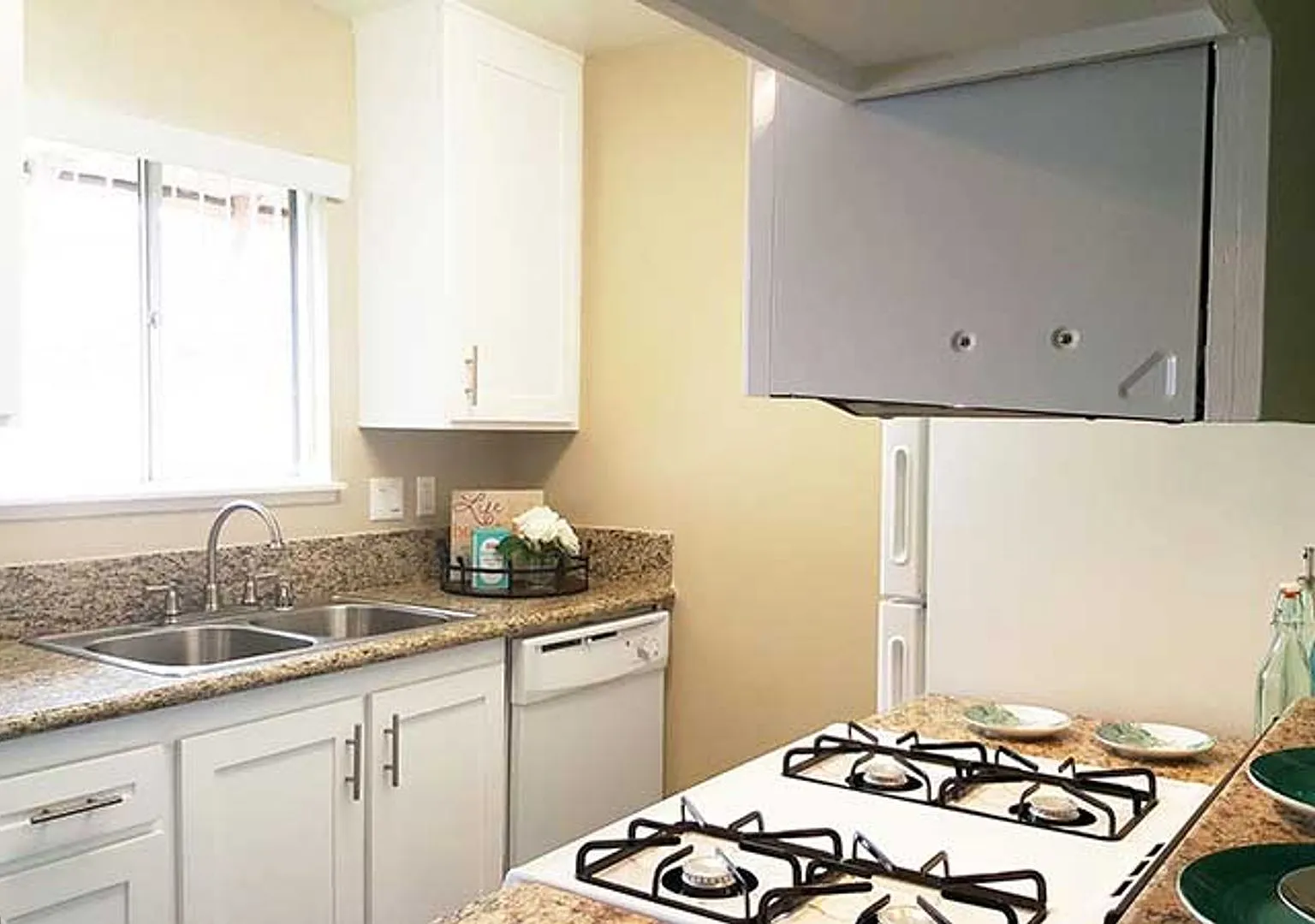Welcome Home to Shadow Mountain Apartments in La Verne — Photo 2