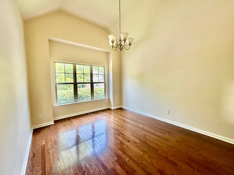 48 Salerno Dr — Photo 2