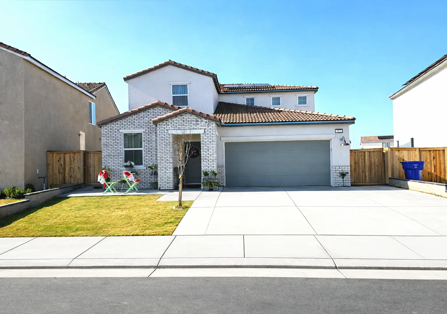 Brand New 5 Bedroom Home in Gossamer Grove! — Photo 1