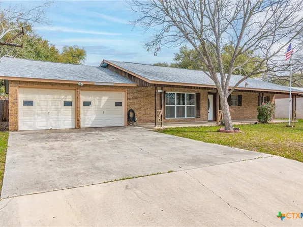1710 Redwood St, Seguin, TX 78155