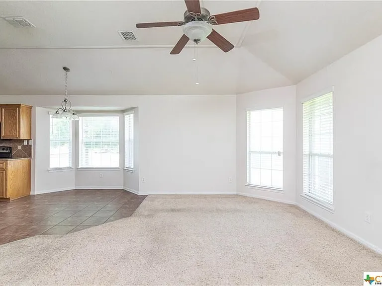 2605 Wisteria Ln — Photo 10