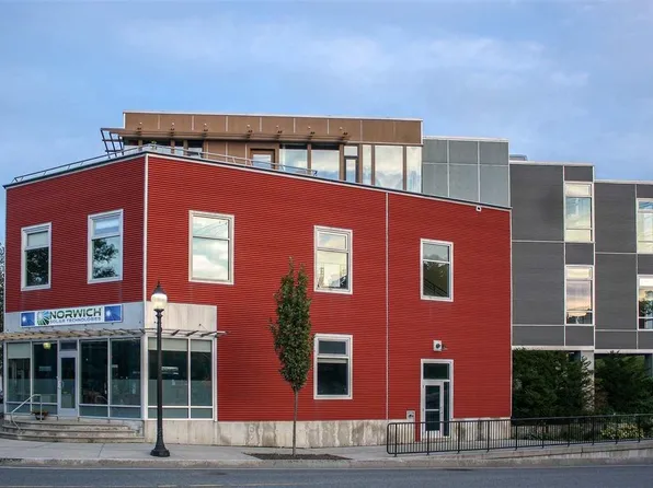 15 Railroad Row #2C1, Hartford, VT 05001