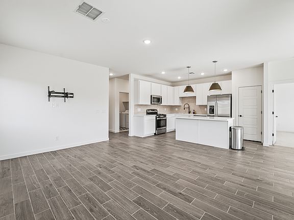 5th image of 35419 W Santa Monica Ave