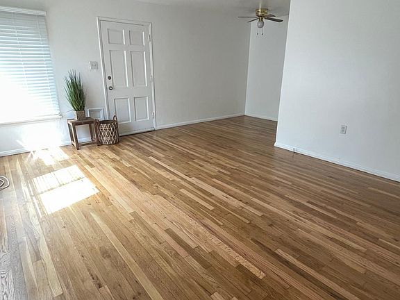 5th image of 605 Rosemary Ln