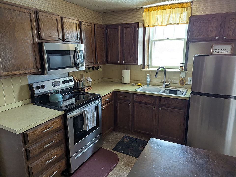 Eat-in kitchen