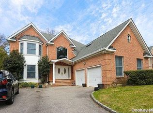 18 Old Searingtown Rd, Albertson, NY 11507