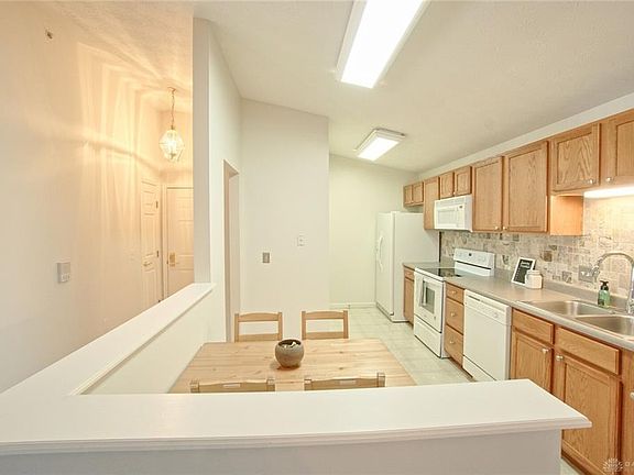 3rd image of 3091 Westminster Dr APT 207
