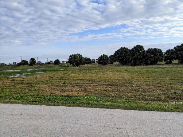 22815 Cuadro St, Galveston, TX 77554