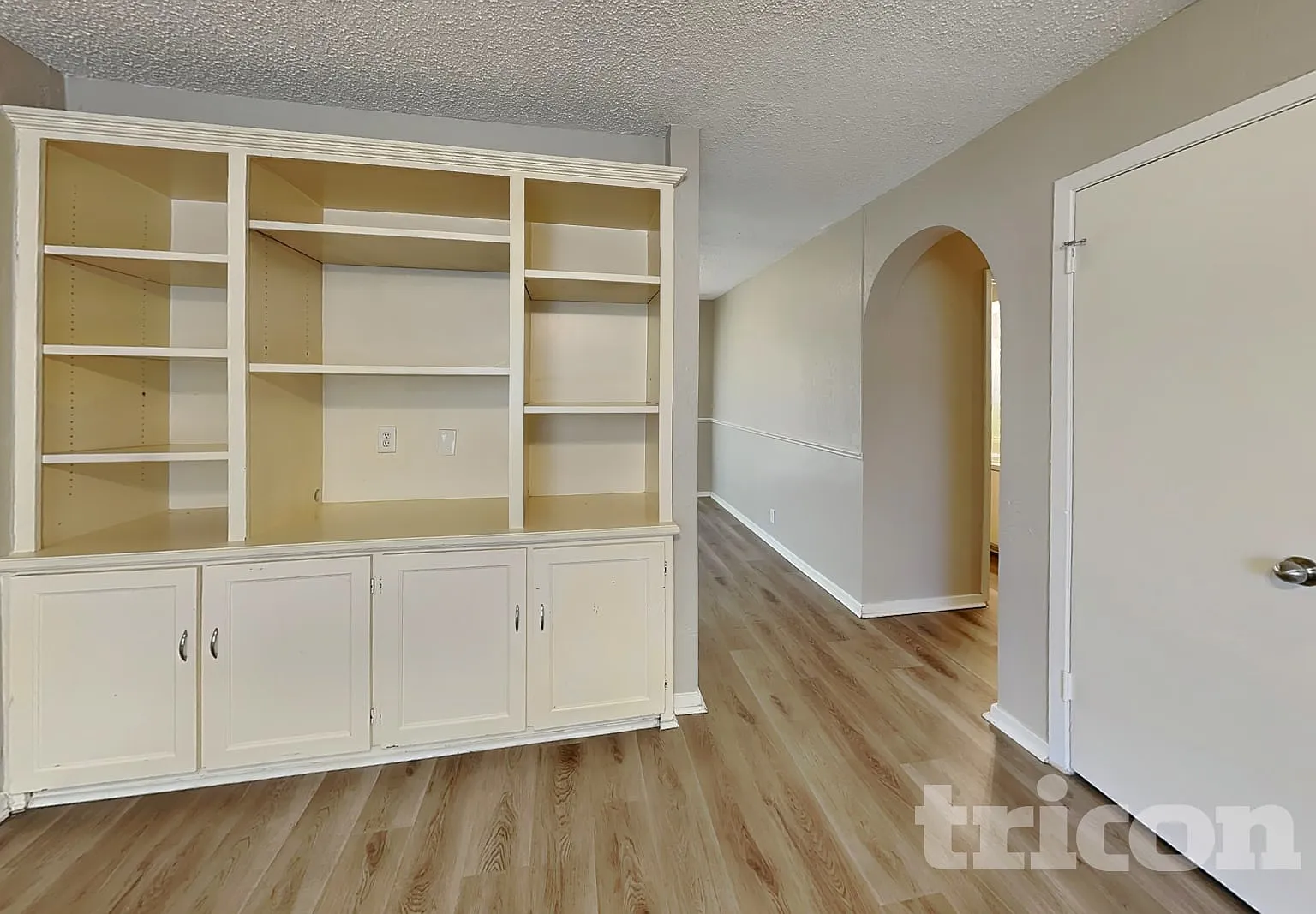 204 NW Jayellen Avenue Burleson TX — Photo 3