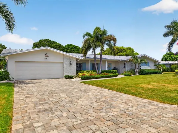 616 Pineland Ave, Belleair, FL 33756