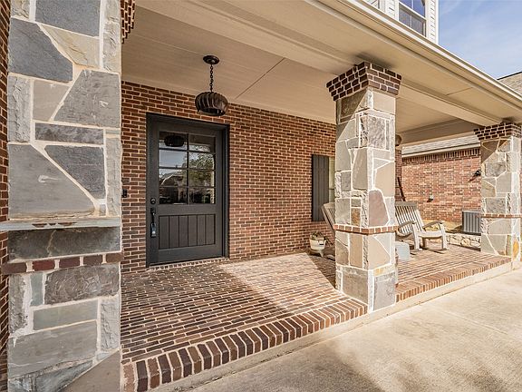 3rd image of 209 Thistle Rdg