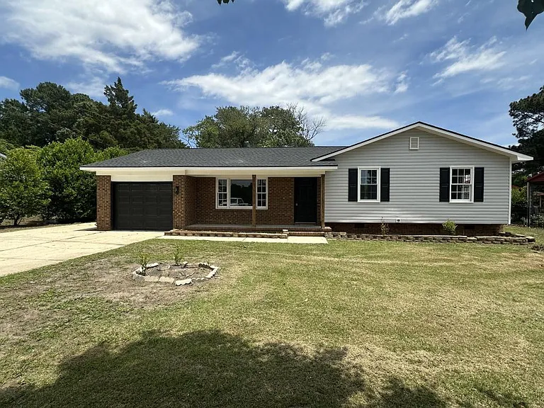 1571 Ireland Dr — Photo 1