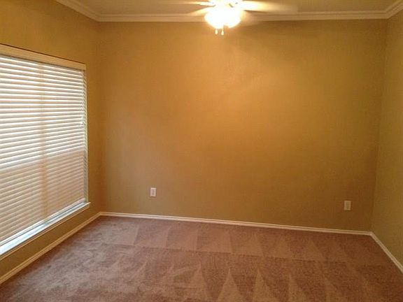 4th image of 241 Willowlake Dr