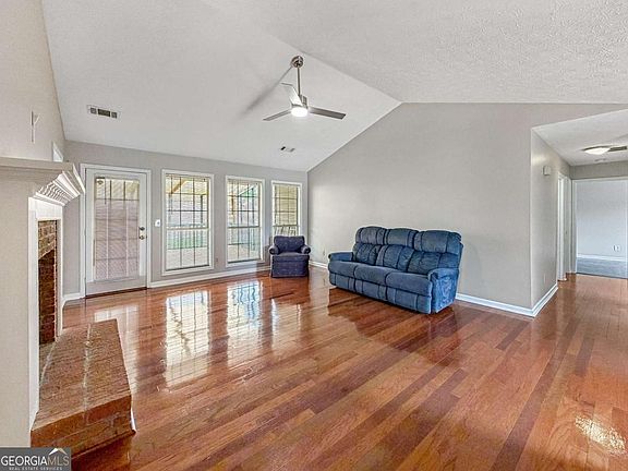 4th image of 1435 Wheatfield Dr