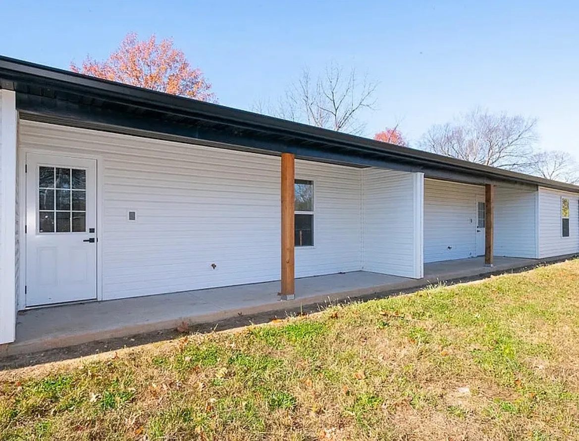 3 bed, 1600 sqft, $1,600 — Photo 2