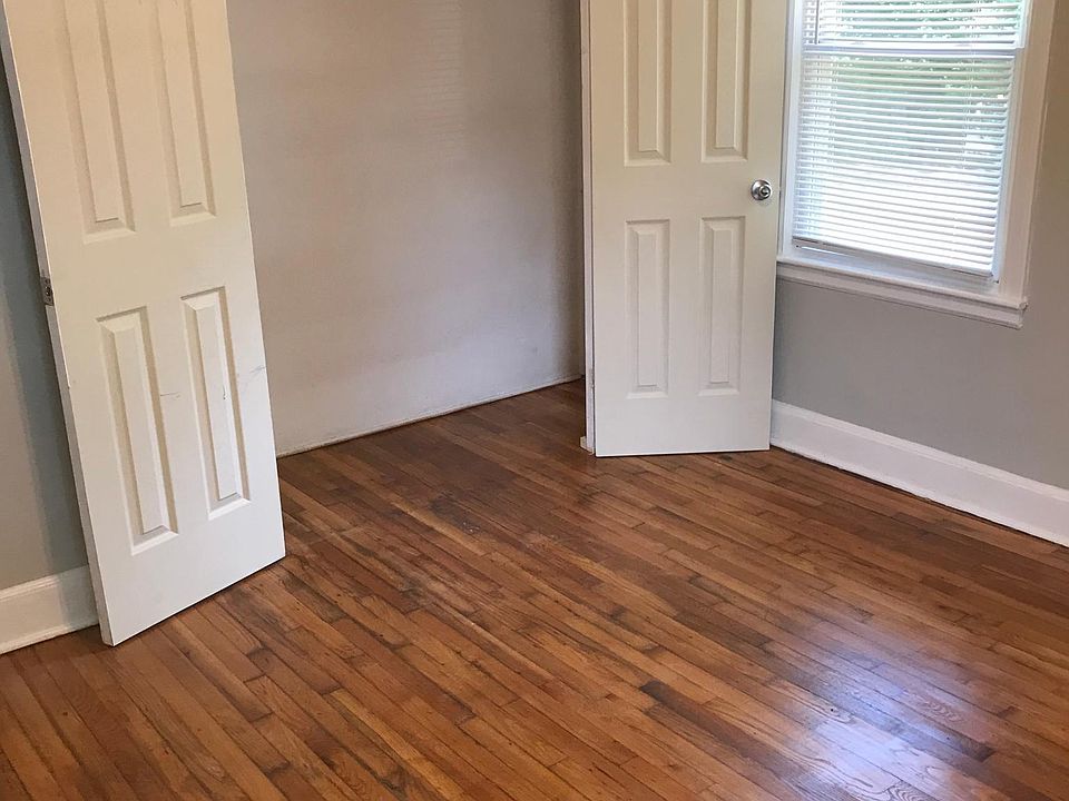 2nd image of 1624 Woodlawn Ave