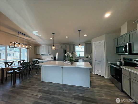 4th image of 866 N Rock Rose Avenue