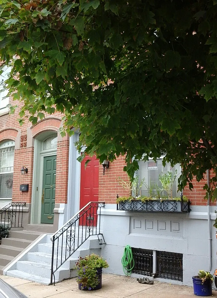 2723 Brown Street — Photo 1