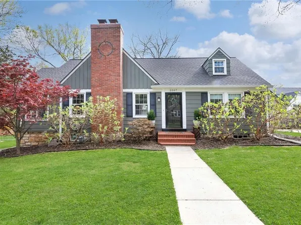2507 W 51st St, Westwood, KS 66205