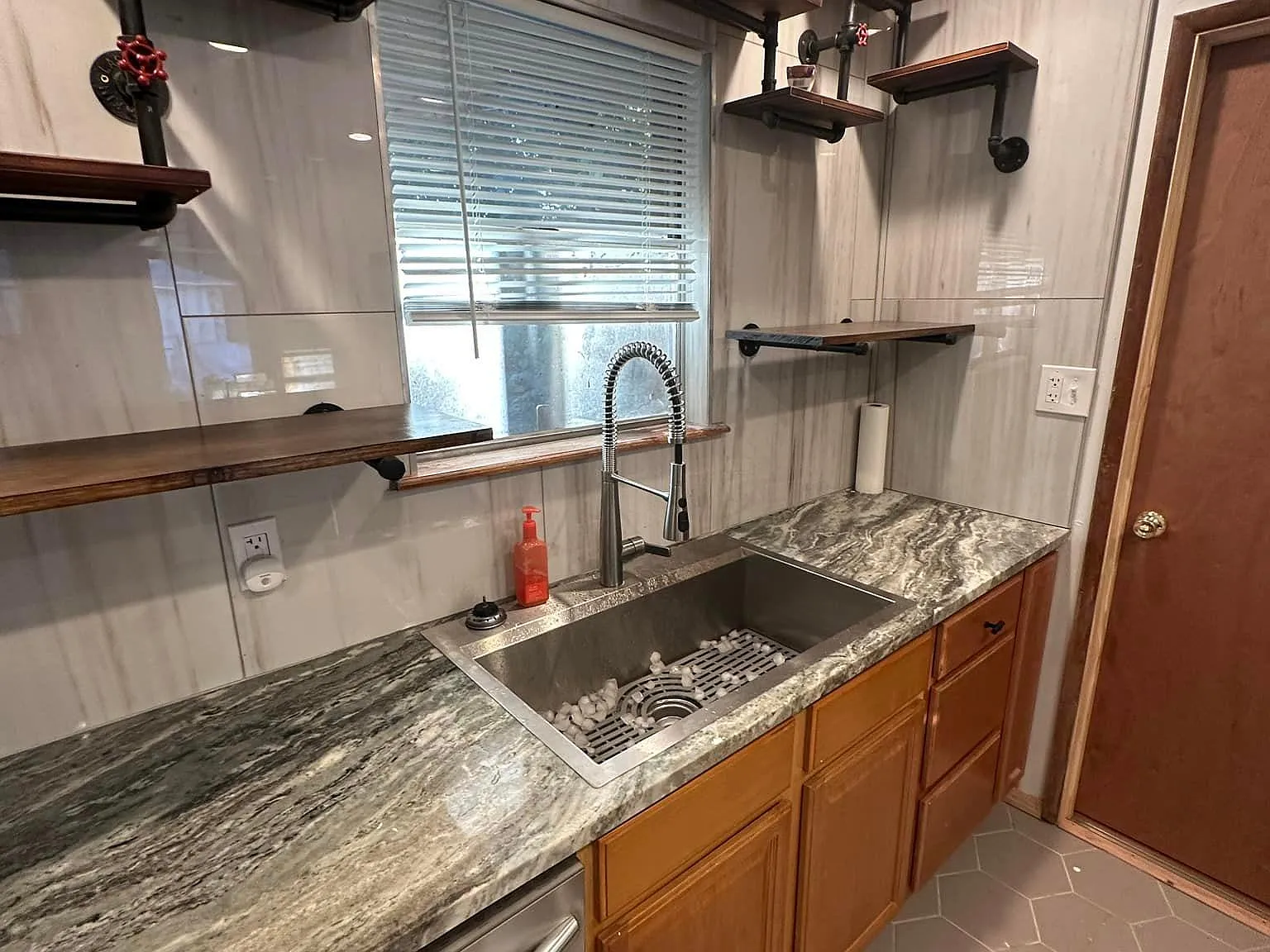 228 S Mercedes Dr — Photo 3