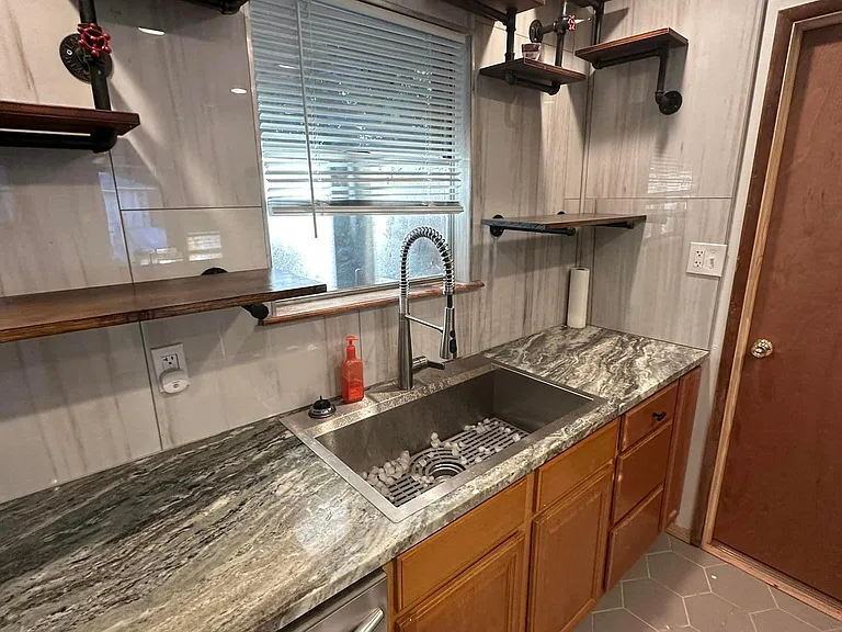 228 S Mercedes Dr — Photo 3