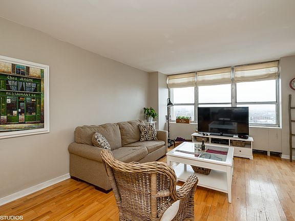 3rd image of 655 W Irving Park Rd APT 2213
