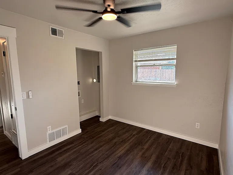 2209 Marshall Dr — Photo 36