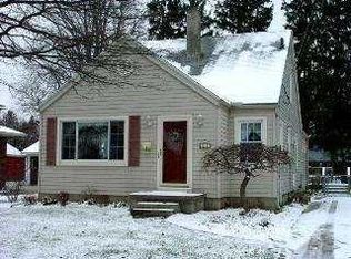 712 Highland Dr, Rossford, OH 43460