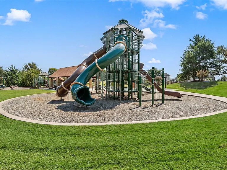 908 Lake Carillon Ln — Photo 39