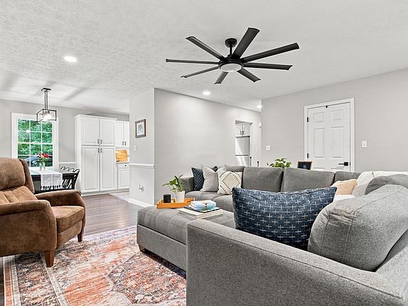 3rd image of 536 Dunivan Dr
