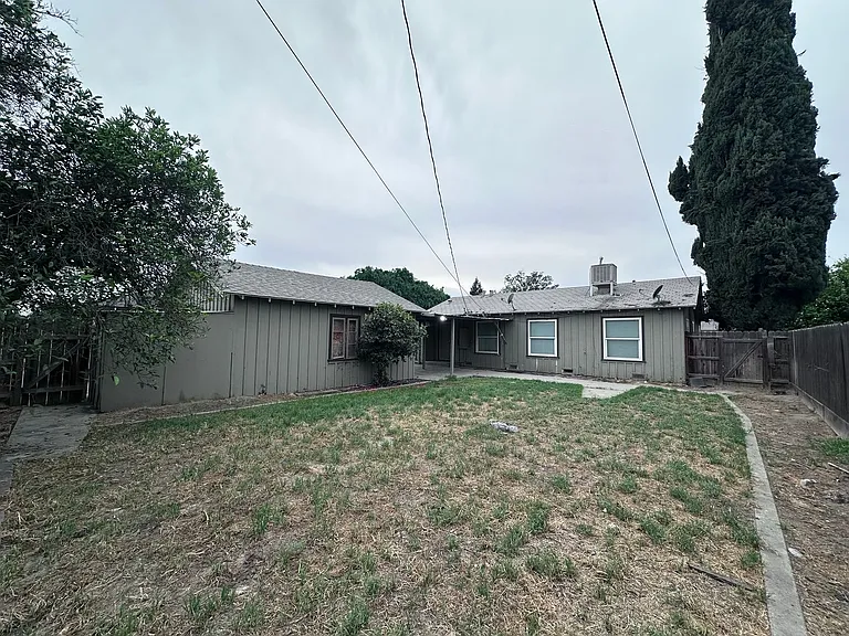 1216 N Conyer St — Photo 6
