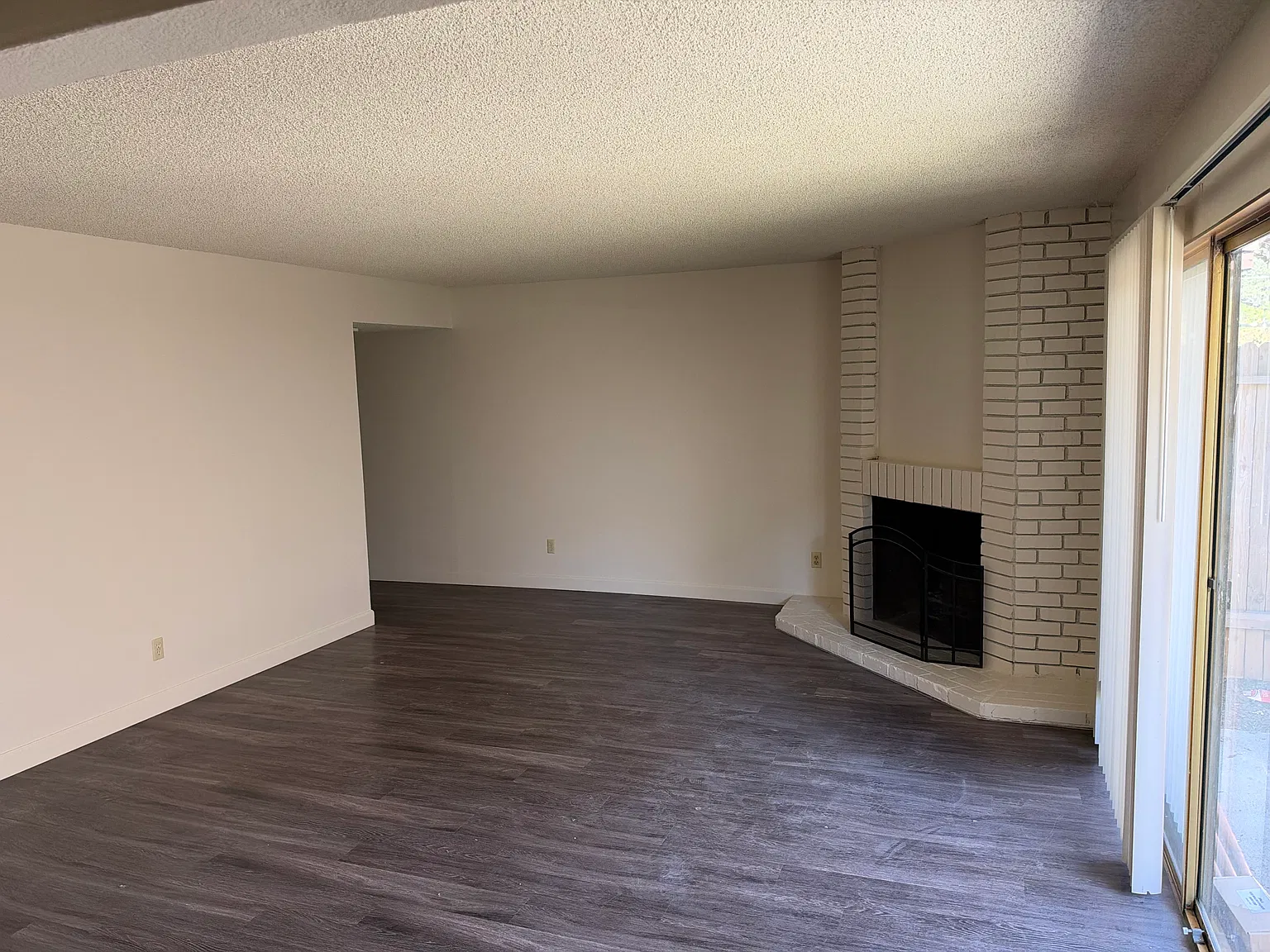 2 bed, 950 sqft, $1,875 — Photo 3