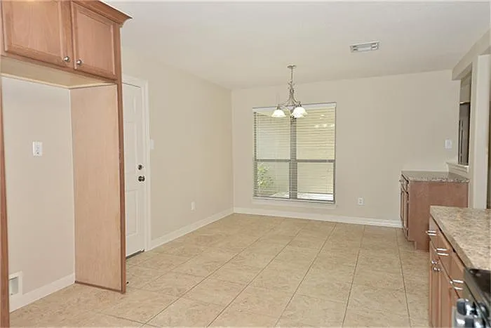 81 Yewleaf Dr — Photo 9