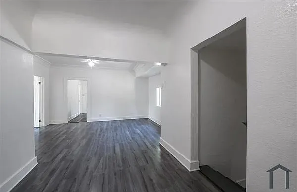 204 W 52nd Pl — Photo 12