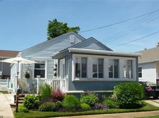 216 N Delavan Ave, Margate, NJ 08402